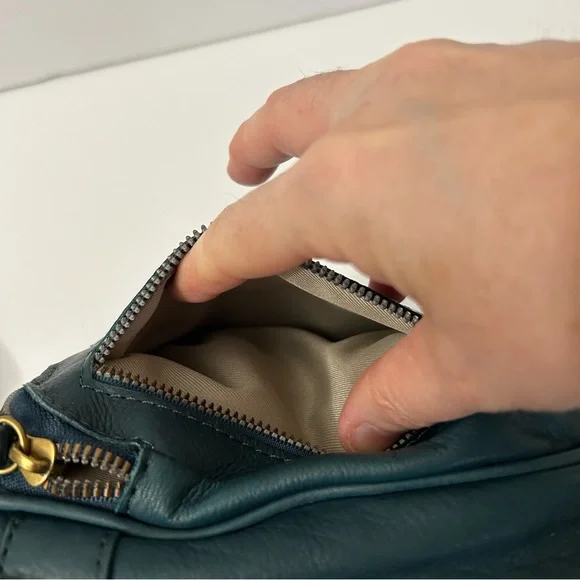 American Leather Co - Cleveland
North-South Crossbody Bag - Hunter Green - Picture 13 of 16